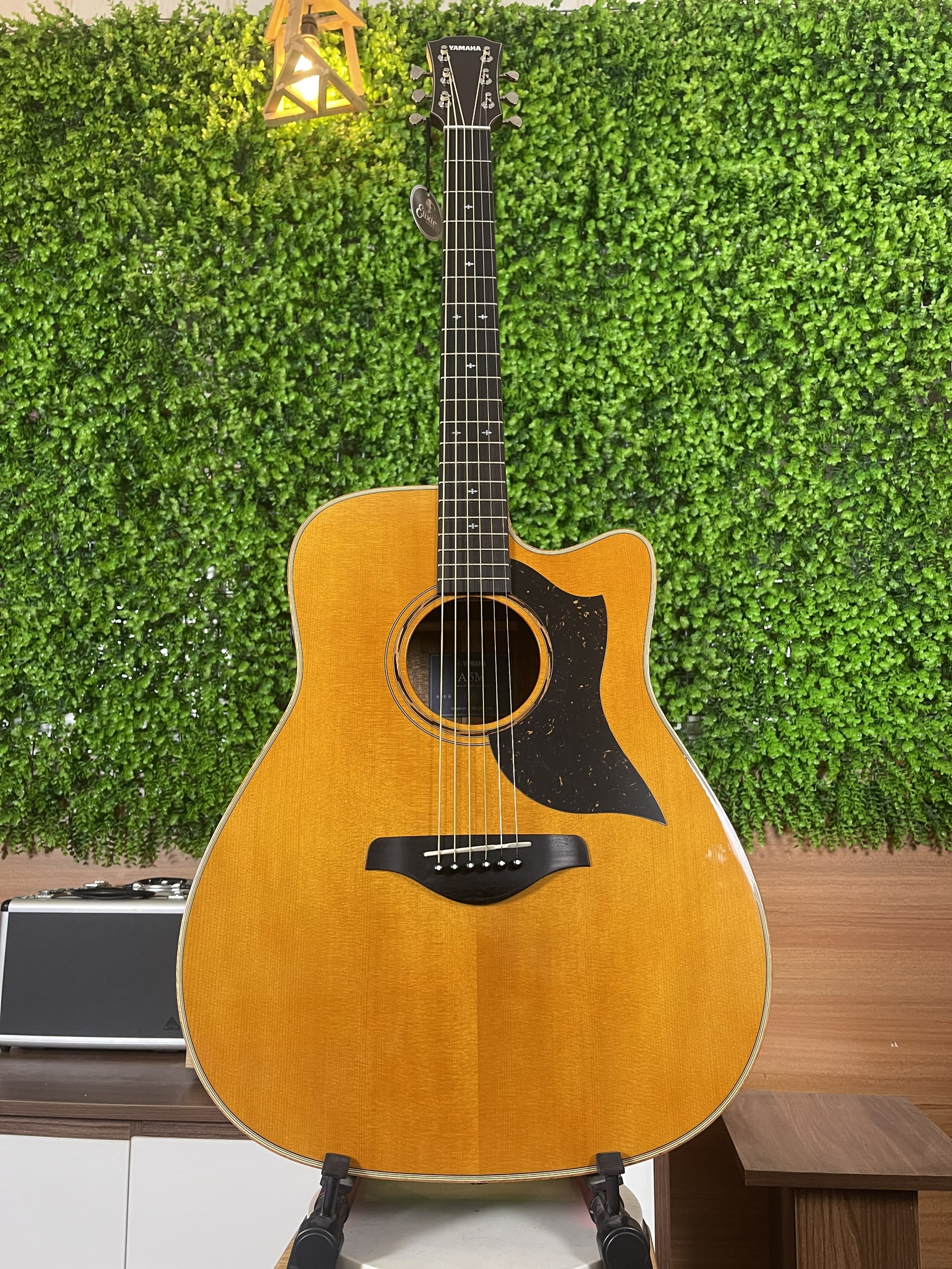 Đàn Guitar Acoustic Yamaha A5M ARE (Hàng Chính Hãng)